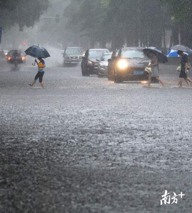 如何安装有骨雨刷