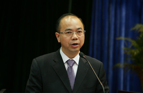 如何控制车辆上坡油门